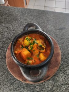 Moqueca de Surubim com Banana da Terra e Queijo Coalho