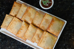 Pastelzinho Recheado com Camarão ou Carne com Queijo